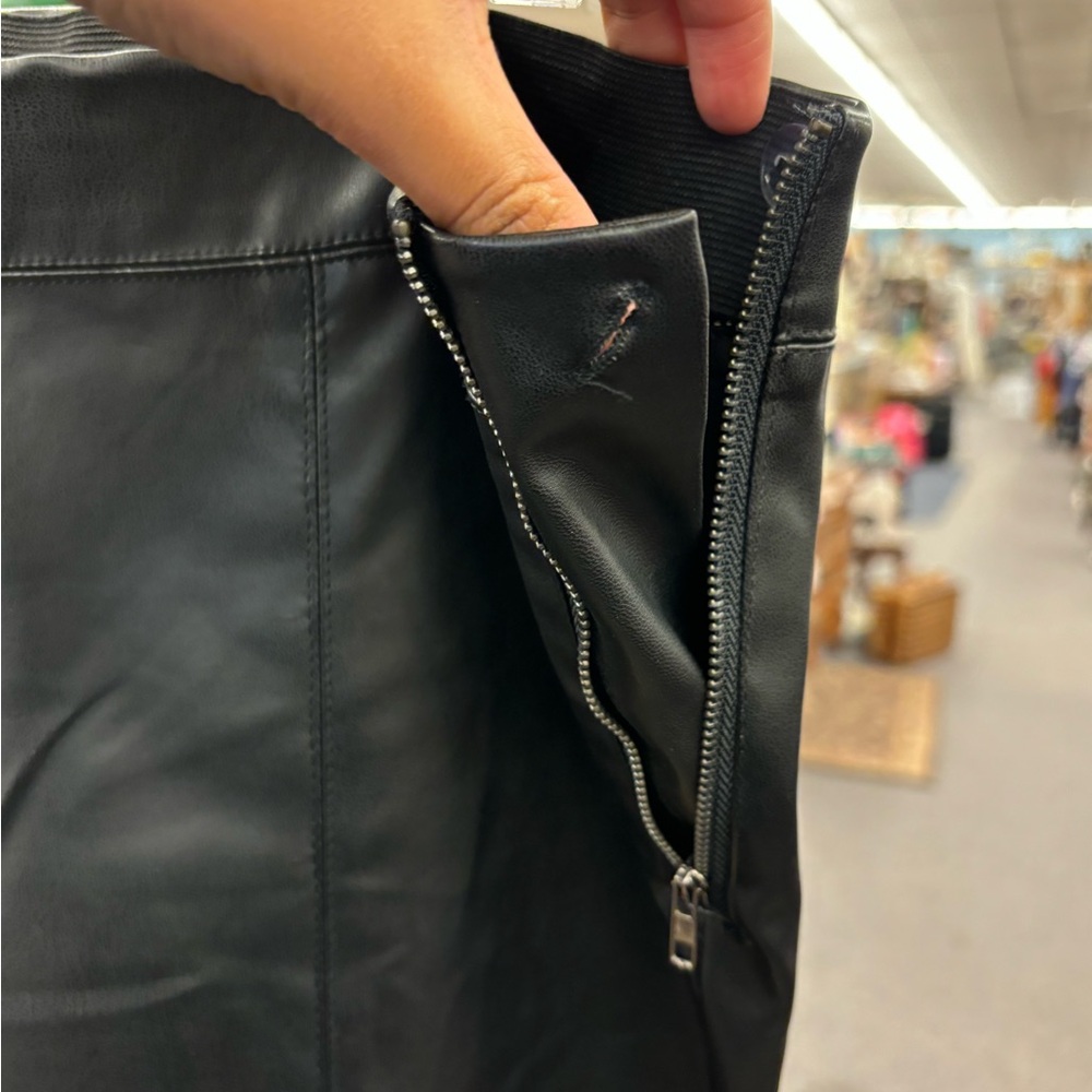 🛍️ ee:some Ladies Black Patent Leather Pants - Picture 4 of 10